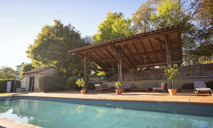 Castelnau-Picampeau Villa | 18th Century Chateau with Stunning Pool & Gardens