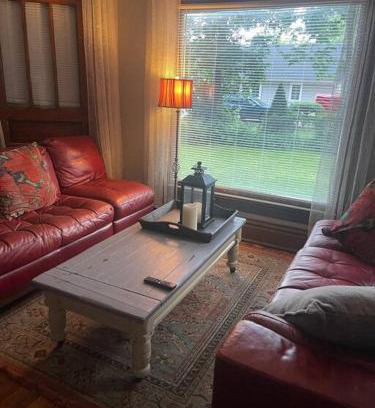 Des Moines Apartamento | 19 century Victorian Home