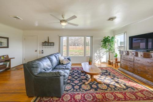 Woodlake Casa | 19 Mi to Sequoia Natl Park Mtn-View Woodlake Gem