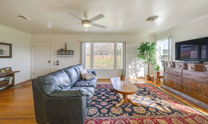 Woodlake Casa | 19 Mi to Sequoia Nat’l Park: Mtn-View Woodlake Gem