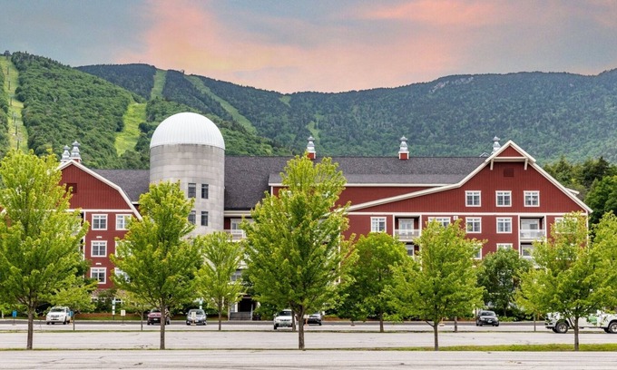 Warren Condominio | 19 Mountainside 2 Bedroom Condo by RedAwning