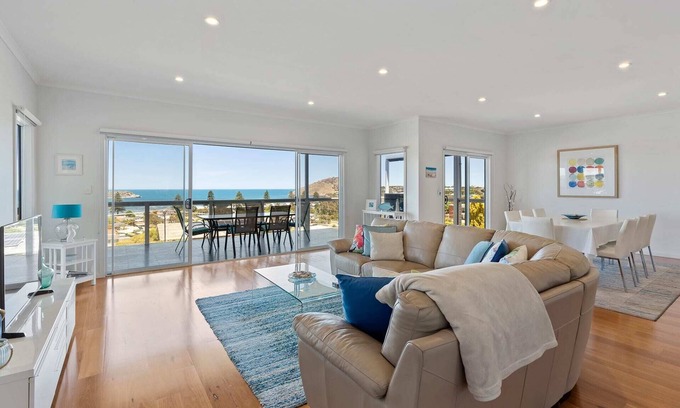 Encounter Bay Casa | 19 Seacrest Ave: uninterrupted, panoramic sea views from The Bluff to Goolwa