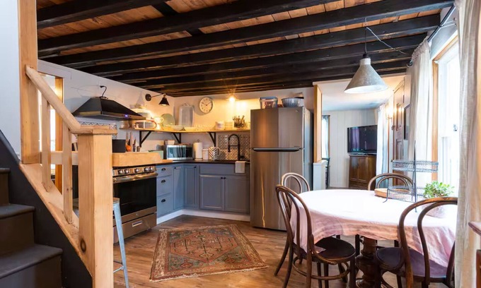 Coxsackie Cabina | 1900’s farmhouse, hot tub & fireplace