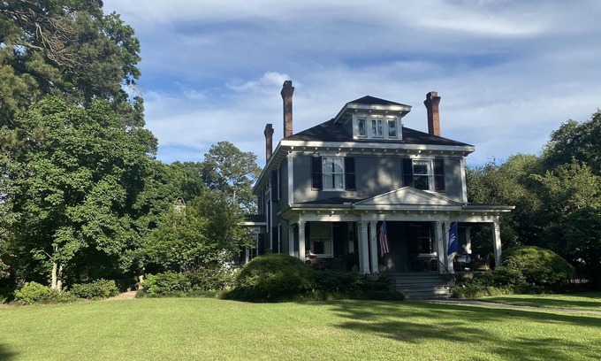 Lafayette Casa | 1901 Historic 3-Story Home w/ Pool near downtown Lafayette
