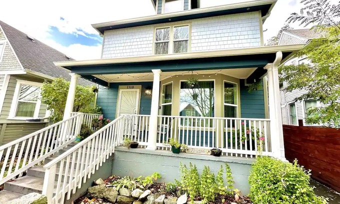 Hilltop Casa | 1904 home near Tacoma dome & convention center Pet friendly