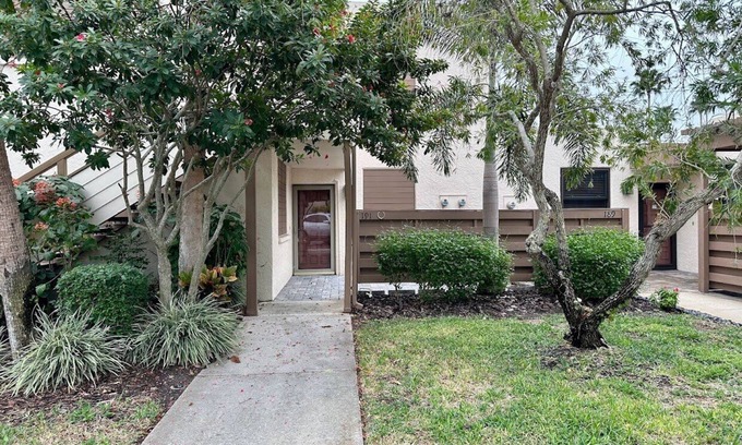 South Bradenton Condominio | 191 Pineneedle Drive- Bradenton- Ground level Condo-2 Bedroom / 2 Bath,...
