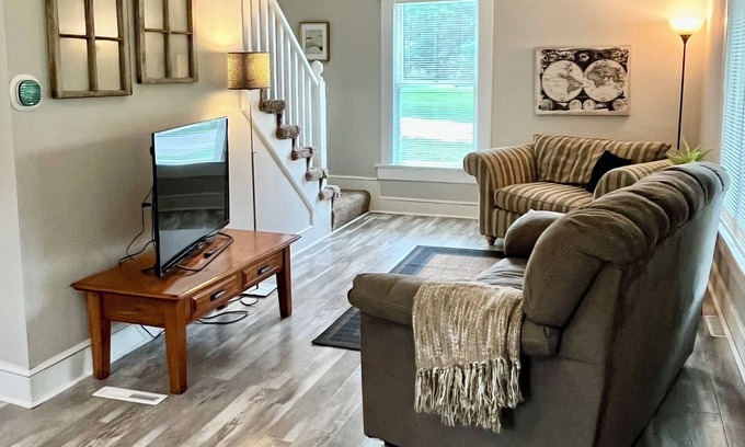 Olathe Otro | 1910 Farmhouse outside Kansas City