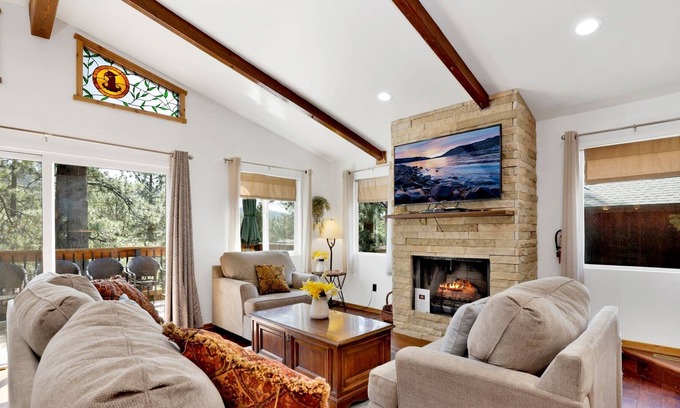 Moonridge Cabina | 1914-sequoia Retreat 4 Bedroom Home by RedAwning