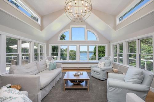 Centerville Casa | 192 Great Marsh Road Centerville Cape Cod - - The Dragonfly