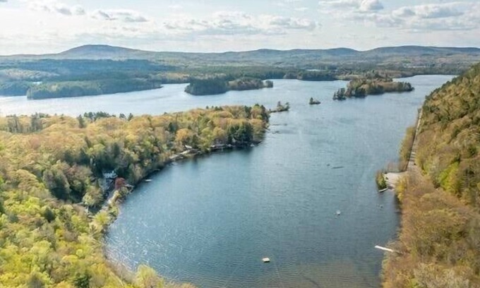 Camden Cabina | 1920’s Cozy Cabin on Megunticook Lake