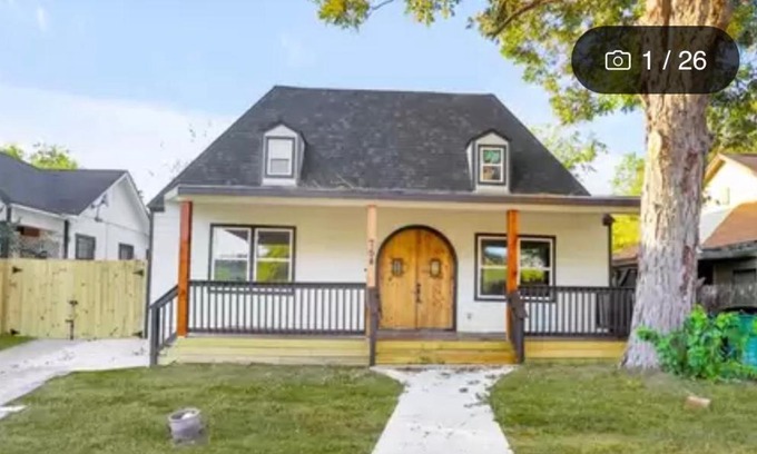 Beacon Hill Casa | 1925 NEW Charming Fr Bungalow by Riverwalk