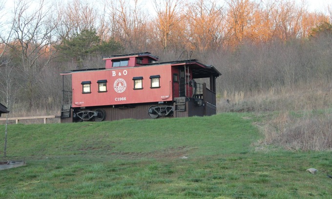 New Plymouth Cabaña | 1926 B & o Caboose ubicado en el centro de Hocking Hills