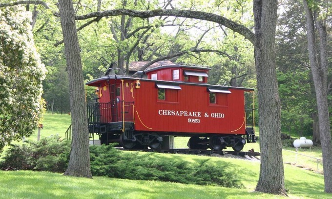 Natural Bridge Casa | 1926 C&O Guest Caboose
