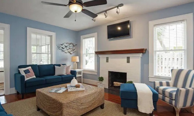 Downtown Dunedin Cabaña | 1926 Updated Cottage 5 min walk to downtown