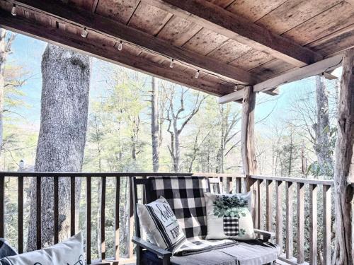 Mirror Lake Casa | 1930's Highlands Hideaway