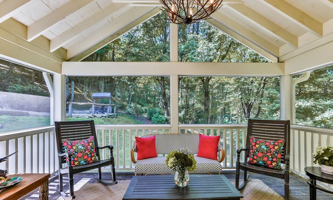 Cullowhee Cabina | ❤️1937 Cabin near Lake Glenville - 50 Acre Estate - Private Hike & Views! 10⭐️