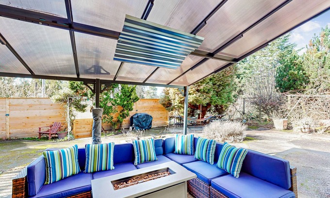 West End Casa | 1940s cottage with oak flooring, grill, hammock, & water views - dog-friendly