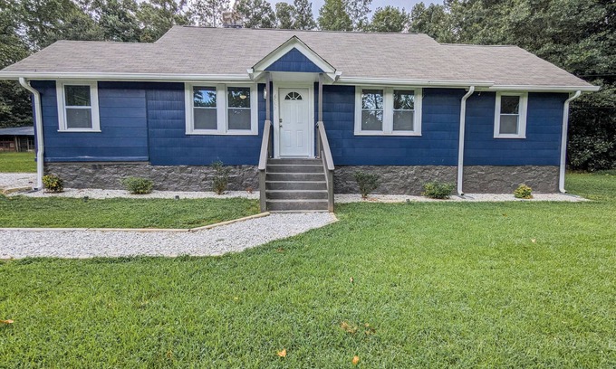 Lithonia Casa | 1940s Ranch : 2023 Modern Suburban Living : 25 min to DWTN ATL : Family Friendly