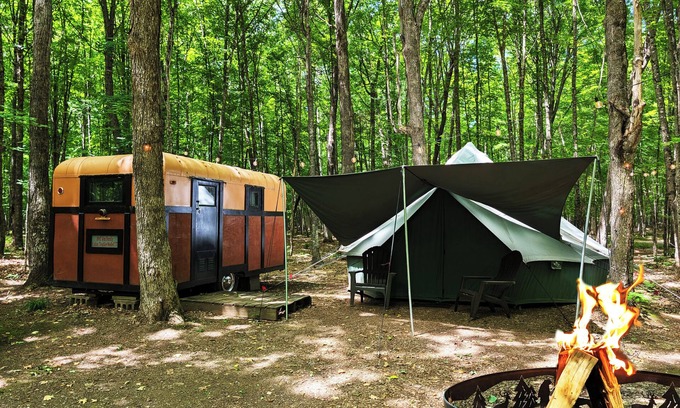 Phelps Apartamento | 1949 Jim Dandy Vintage Glamping Camper #8 - Premium Resort Amenities Included!
