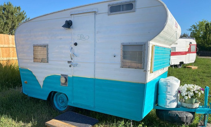 Oneida County Casa | 1962 Trailer on a family farm, just right for all your farm animal cuddles.