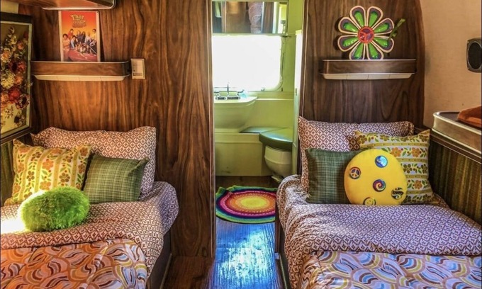 Irwin Casa | 1972 Groovy Airstream - Walking distance to the Snake River