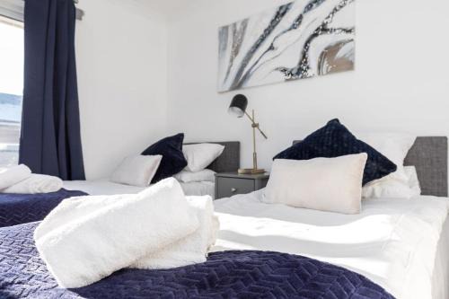 Crawley City Centre Casa | 19A The Broadwalk - Cozy 1BR in the Heart of Crawley near GATWICK Airport great for contractors and flight crew students