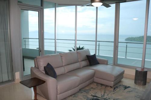 Playa Bonita Village Apartamento | 19D Luxury Resort Lifestyle Ocean Views Beachfront