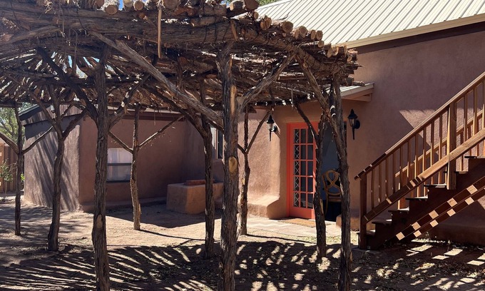 Cerrillos Casa | 19th Century casita & historical little town for the whole family! -sleeps 6