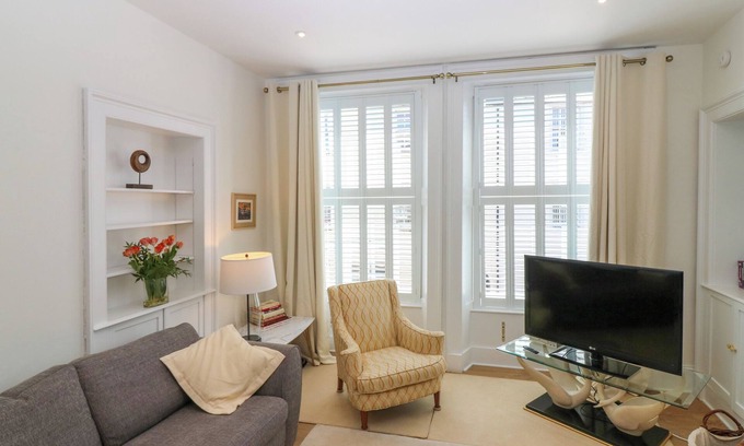 Banff Cabaña | 1A CARMELITE STREET, family friendly, with open fire in Banff