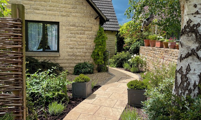 Corsham Casa | 1A ERNESTON CRESCENT, pet friendly, with a garden in Corsham