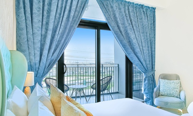 Dubai Apartamento | 1B- Parkpoint- Tower D 104 by Bnb homes