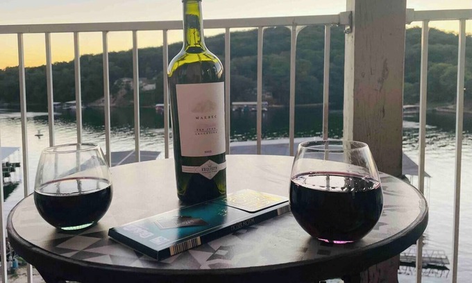 Lake Ozark Condominio | 1bd 1 ba Lakeview Condo with private balcony