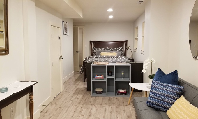 East Queen Anne Casa | 1Bd/1Bth w/kitchenette, 1 mile to Space Needle, 75 walk score, free parking
