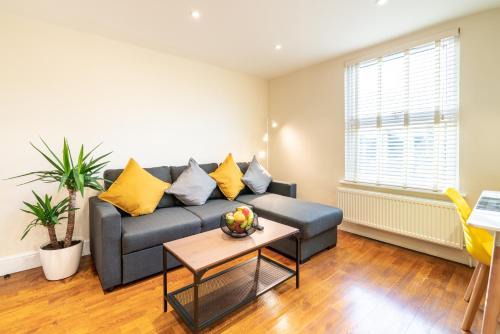 Bush Hill Park Apartamento | 1bd apt for 2-4. New flooring & furnishings