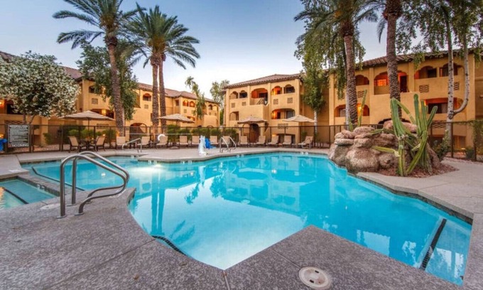 North Scottsdale Condominio | 1BD condo with pools, activities center, etc. onsite in Scottsdale