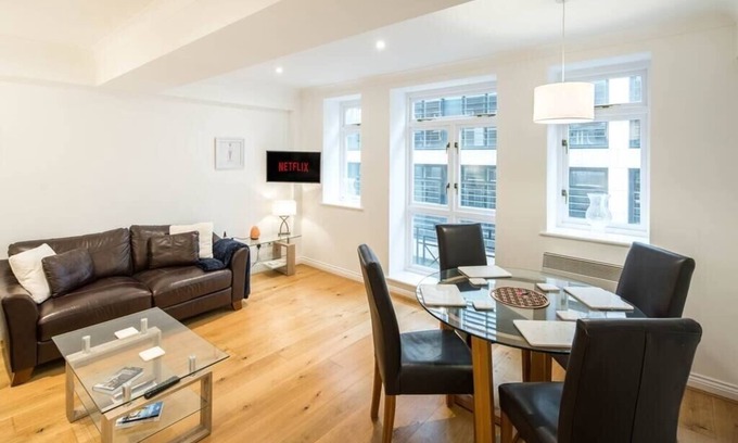 Castle Baynard Apartamento | 1BD Modern City Oasis: Near London Attractions