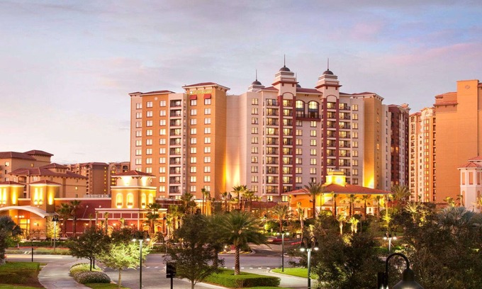 Lake Buena Vista Complejo | 1BD/Orlando near Disney - Private Living Area, Full Kitchen, W/D and Balcony!