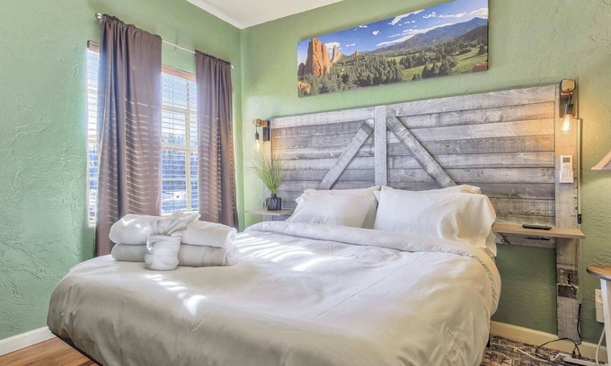 West Colorado Springs Apartamento | 1BD Suite✶Close to Red Rocks✶Dogs Welcome!