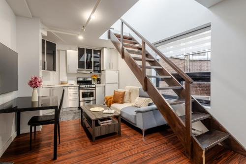 Downtown Montreal Apartamento | 1BDR Mezzanine-Bishop-Vibe Central MTL