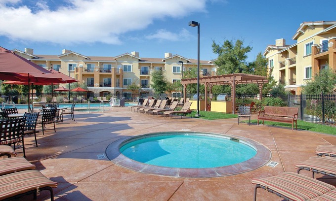 Napa Apartamento | 1BDRM + 1 Sleep Sofa, sleeps 4-Shuttle to Bottle Rock only 5 minutes Away!
