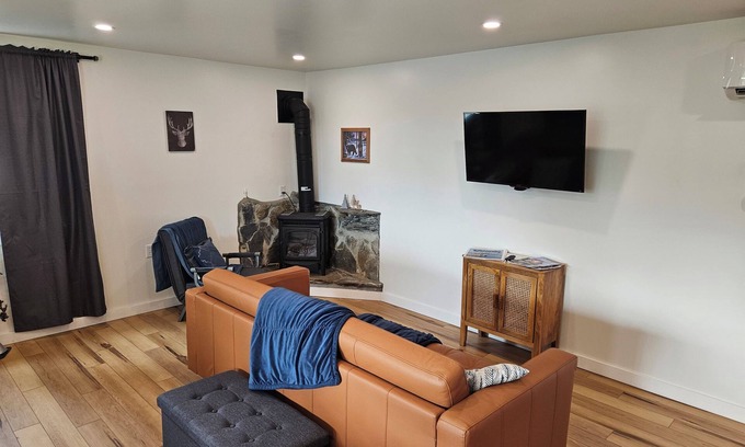 Mariposa Casa | 1Bed/1Bath Newly Remodeled Full Kitchen ne ar main street 44 miles from Yosemite