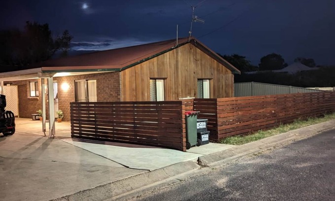 Armidale Apartamento | 1Bed Creekland Cottage by Twodogfolly
