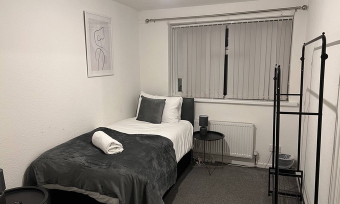 Seisdon Casa | 1Bed House with Driveway