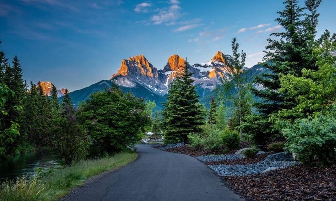 Canmore Apartamento | 1Bedroom with 2 Queen Heated Parking