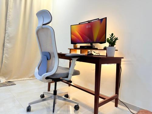 Andheri Apartamento | 1BHK- Modern spacious workstay - Livin Central