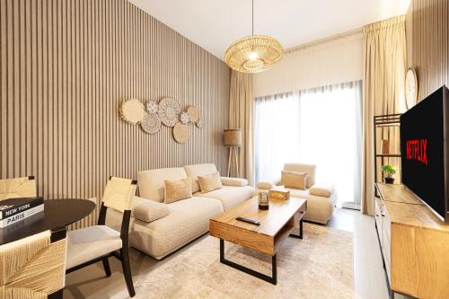Sharjah Apartamento | 1BHK Poolview Apartment With Balcony - Timber Retreat