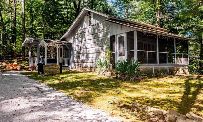 Nashville Cabina | 1BR, 1BA Log Cabin