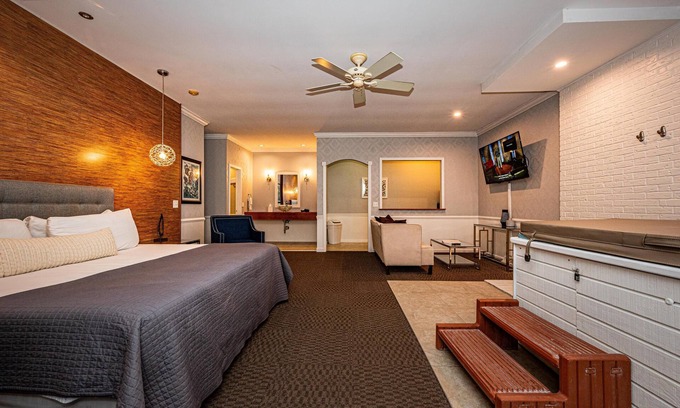 Nashville Hotel | 1BR, 1BA Luxury Hot tub Suite