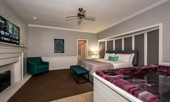 Nashville Hotel | 1BR, 1BA Luxury Hot tub Suite