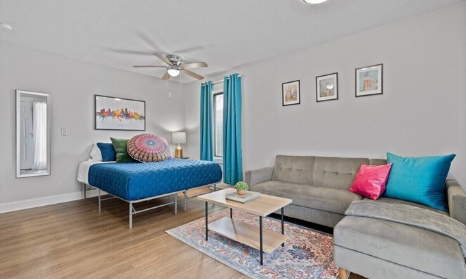 North Kansas City Apartamento | 1BR/1BA Studio in NKC|Great Location+Walkable
